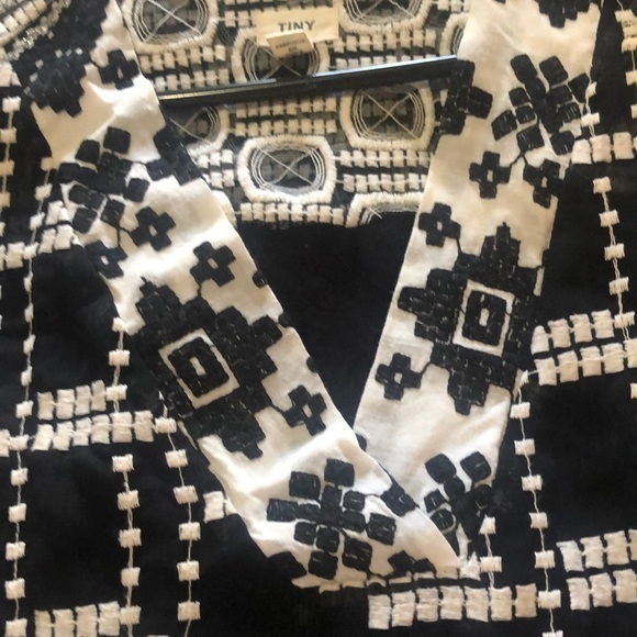 Tiny by Anthropologie size M sleeveless top embroidered black and white - Picture 1 of 9